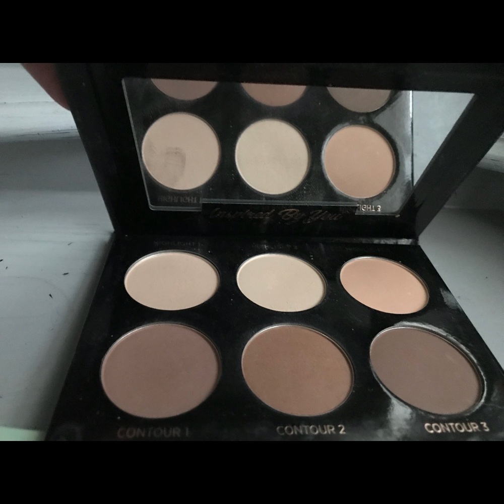 IBY BEAUTY- Highlight & Contour Palette
